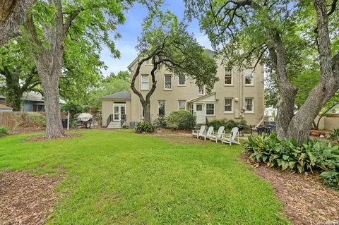 Exterior - 403 E Bowie, Luling, TX 78648 photo 3 of 6