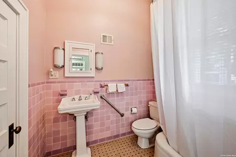 Bath - 403 E Bowie, Luling, TX 78648 photo 4 of 6