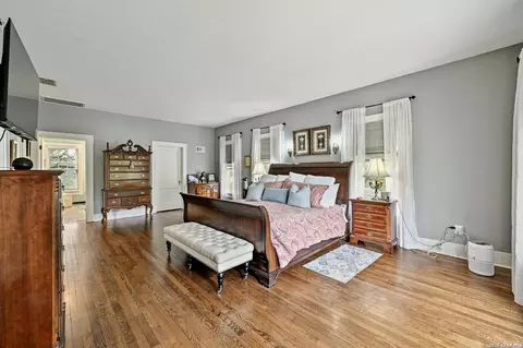 Bedroom - 403 E Bowie, Luling, TX 78648 photo 2 of 4