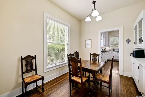 Dining - 403 E Bowie, Luling, TX 78648 photo 5 of 6