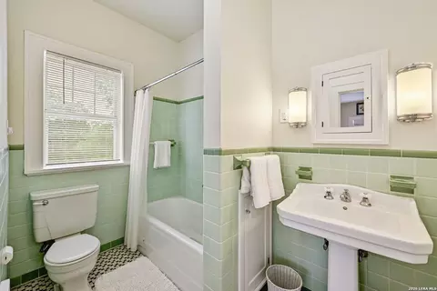 Bath - 403 E Bowie, Luling, TX 78648 photo 3 of 6