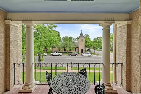 Exterior - 403 E Bowie, Luling, TX 78648 photo 2 of 6