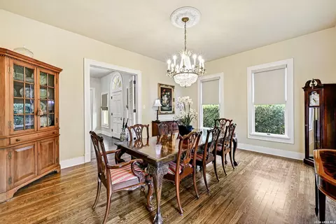 Dining - 403 E Bowie, Luling, TX 78648 photo 2 of 6