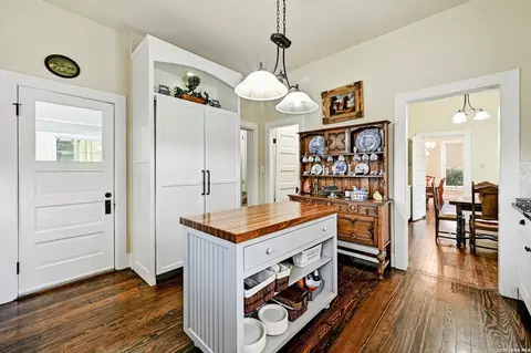 Kitchen - 403 E Bowie, Luling, TX 78648 photo 4 of 4
