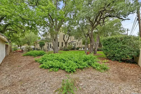 Exterior - 403 E Bowie, Luling, TX 78648 photo 5 of 6