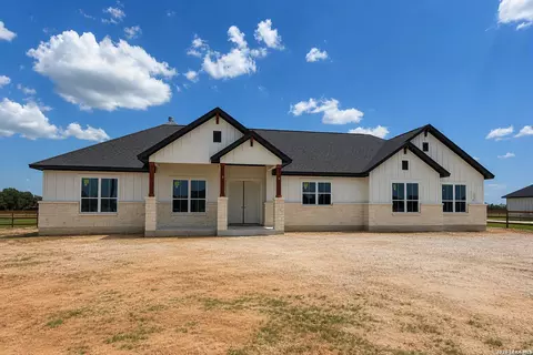163 Pradera Ridge Dr, Floresville, TX 78114