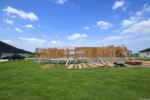 163 Pradera Ridge Dr, Floresville, TX 78114