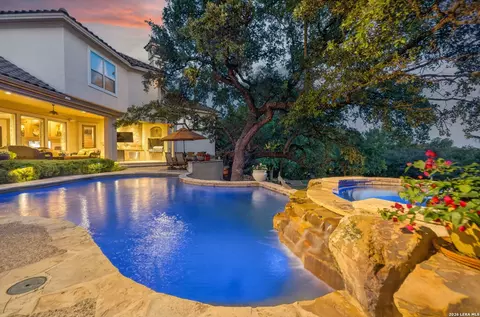 14 Champions Way, San Antonio, TX 78258