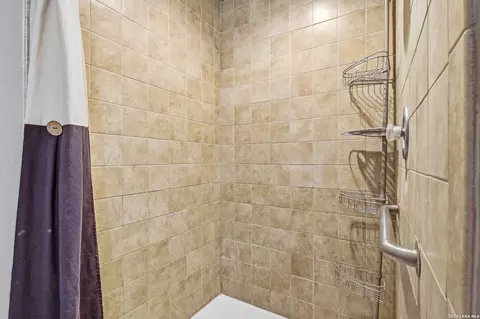 Bath - 600 W W Park, Devine, TX 78016 photo 3 of 5