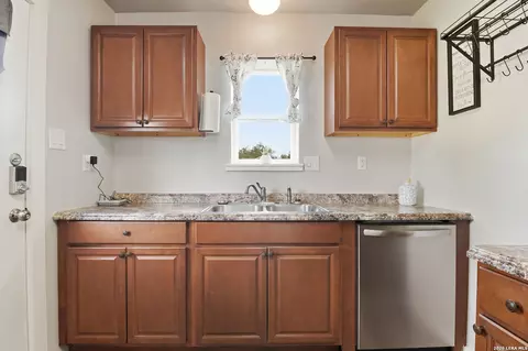Kitchen - 600 W W Park, Devine, TX 78016 photo 2 of 3