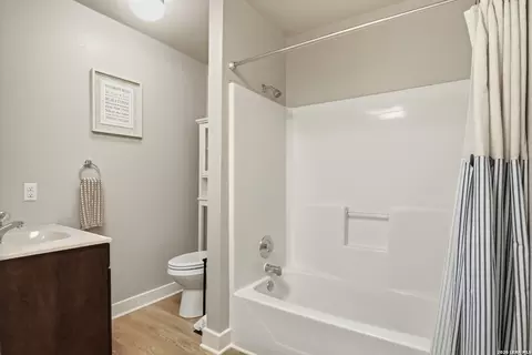 Bath - 600 W W Park, Devine, TX 78016 photo 5 of 5