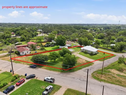 View/Area - 600 W W Park, Devine, TX 78016 photo 8 of 9