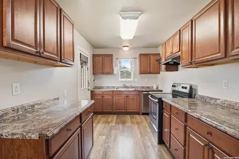 Kitchen - 600 W W Park, Devine, TX 78016 photo 1 of 3