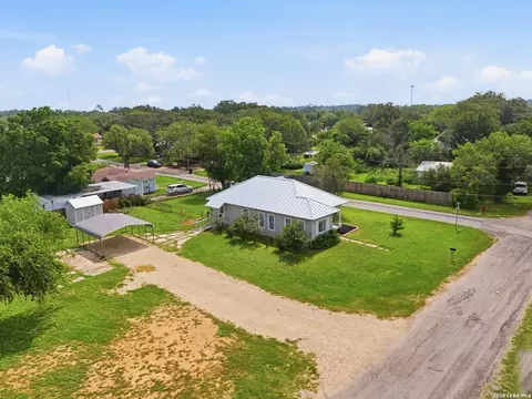 View/Area - 600 W W Park, Devine, TX 78016 photo 3 of 9