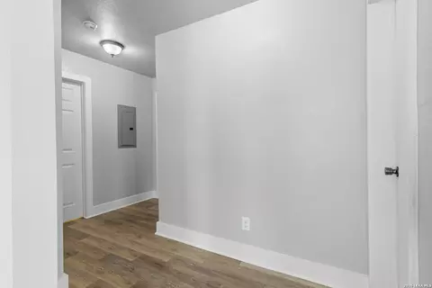 Entry Way - 600 W W Park, Devine, TX 78016 photo 2 of 2
