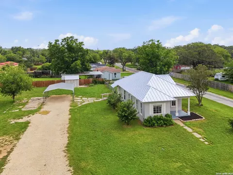 View/Area - 600 W W Park, Devine, TX 78016 photo 1 of 9