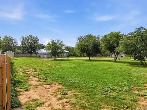 Exterior - 600 W W Park, Devine, TX 78016 photo 6 of 6