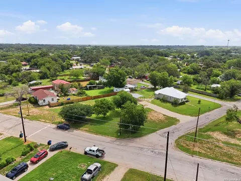 View/Area - 600 W W Park, Devine, TX 78016 photo 9 of 9