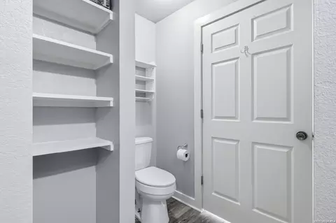 Bath - 600 W W Park, Devine, TX 78016 photo 4 of 5