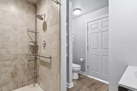 Bath - 600 W W Park, Devine, TX 78016 photo 2 of 5
