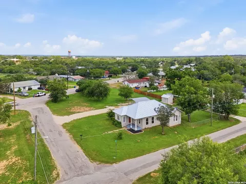 View/Area - 600 W W Park, Devine, TX 78016 photo 5 of 9
