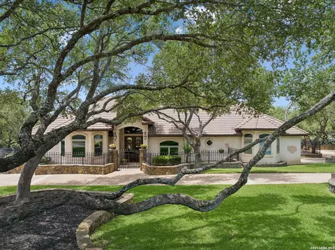 318 Hyacinth Ln, San Antonio, TX 78260