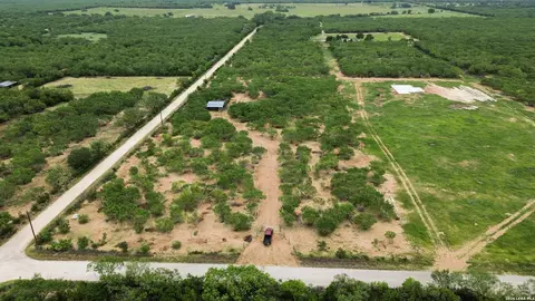 915 _985 Cr 732 Cr 7421, Yancey, TX 78886