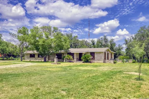 3424 Fm 117, Uvalde, TX 78801