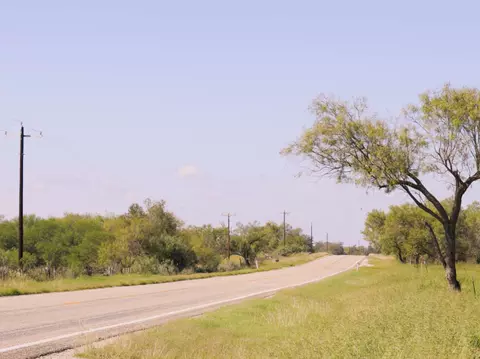 140 Cr 2644, Moore, TX 78057 photo 18