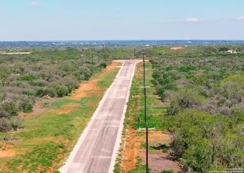 140 Cr 2644, Moore, TX 78057 photo 17