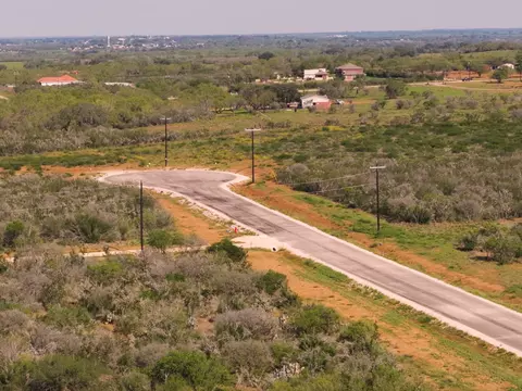 140 Cr 2644, Moore, TX 78057 photo 21