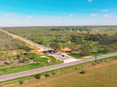 140 Cr 2644, Moore, TX 78057 photo 6