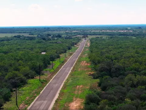 140 Cr 2644, Moore, TX 78057 photo 20