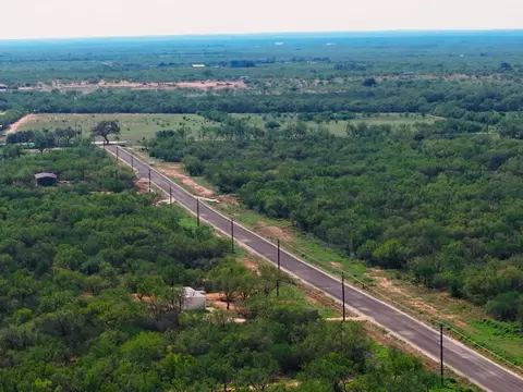 140 Cr 2644, Moore, TX 78057 photo 14