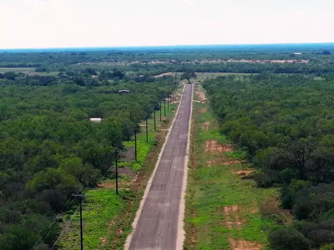 140 Cr 2644, Moore, TX 78057 photo 9