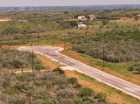 140 Cr 2644, Moore, TX 78057 photo 11