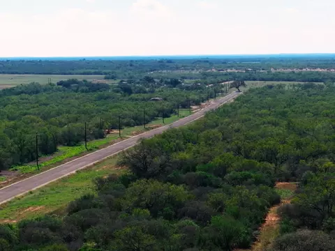 140 Cr 2644, Moore, TX 78057 photo 2