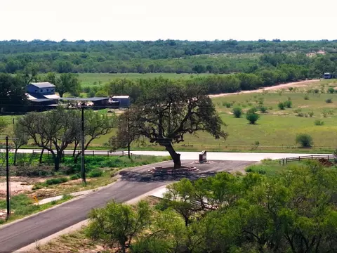 140 Cr 2644, Moore, TX 78057 photo 7