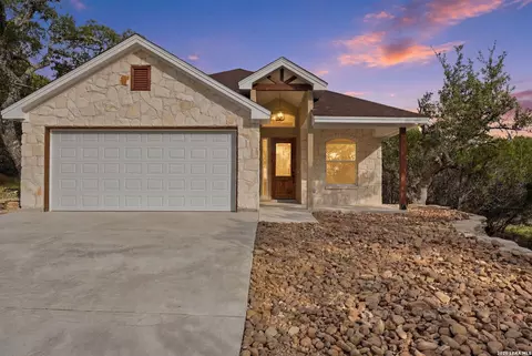 346 Assiniboia Dr, Canyon Lake, TX 78133