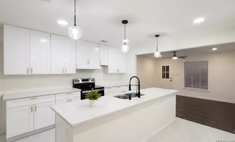 2323 E Crockett St, San Antonio, TX 78202