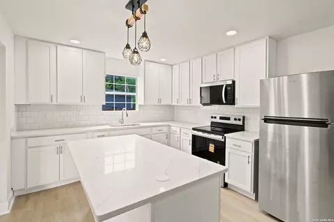 534 Aaron Pl, San Antonio, TX 78221