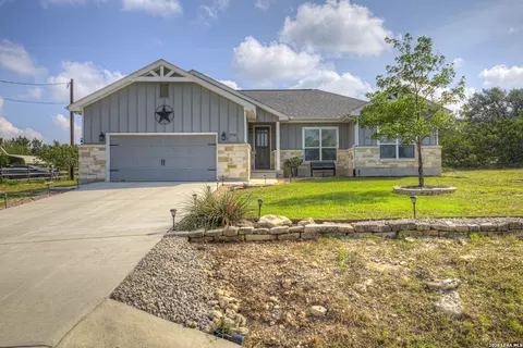 1720 Rocky Ridge Loop, Canyon Lake, TX 78133