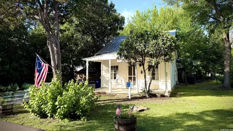 475 Butcher St, New Braunfels, TX 78130
