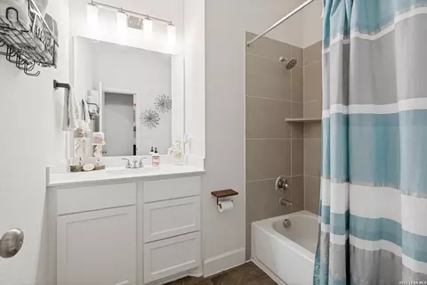 Bath - 369 Eagle Ford Dr, Kyle, TX 78640 photo 1 of 3