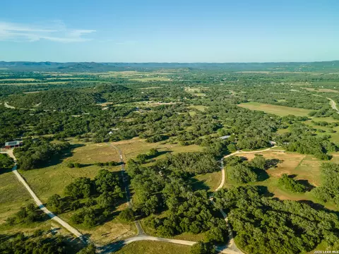 View/Area - 228 Post Oak Ln, Utopia, TX 78884 photo 4 of 13