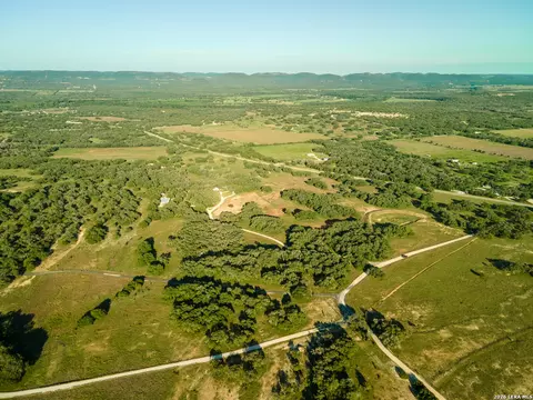 View/Area - 228 Post Oak Ln, Utopia, TX 78884 photo 9 of 13