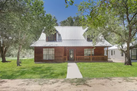 6721 Cr 401, Floresville, TX 78114