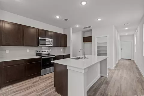 Entry Way - 5534 Franklin Hls, Von Ormy, TX 78073 photo 1 of 2