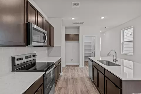 Kitchen - 5534 Franklin Hls, Von Ormy, TX 78073 photo 2 of 2