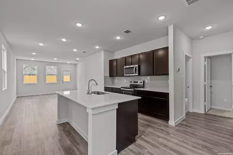 Kitchen - 5534 Franklin Hls, Von Ormy, TX 78073 photo 1 of 2